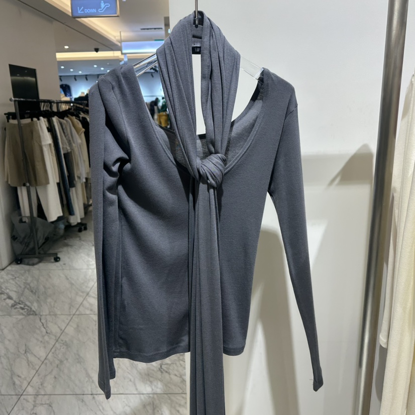 TOPDRESSING東大門直郵26秋冬V領修身T恤配圍巾長袖T恤含圍巾VTOPDRESSING長袖T恤圖色2