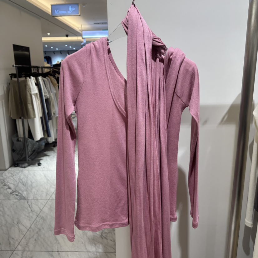 TOPDRESSING東大門直郵26秋冬V領修身T恤配圍巾長袖T恤含圍巾VTOPDRESSING長袖T恤圖色3