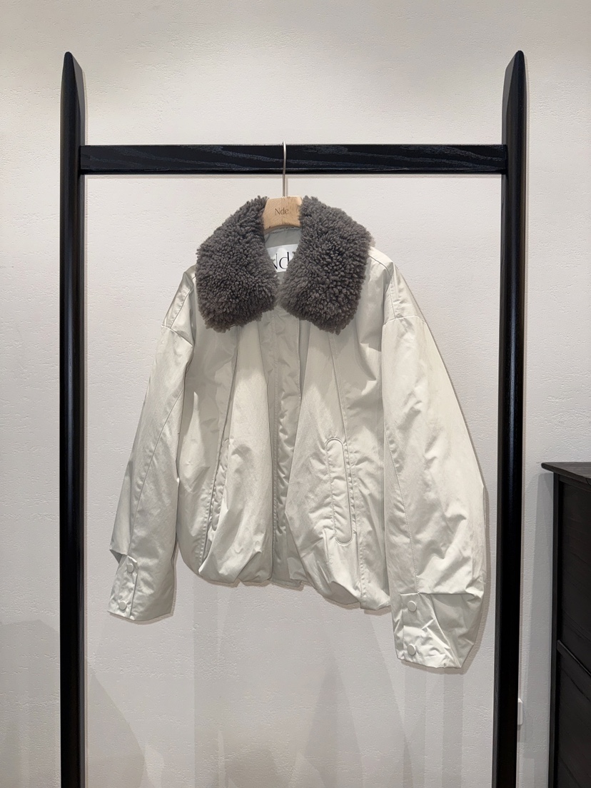 BOHEME_NDE韓國代購26秋冬毛領短款羽絨服羊皮落肩紐扣絎縫BOHEME_NDE短款羽絨服圖色2
