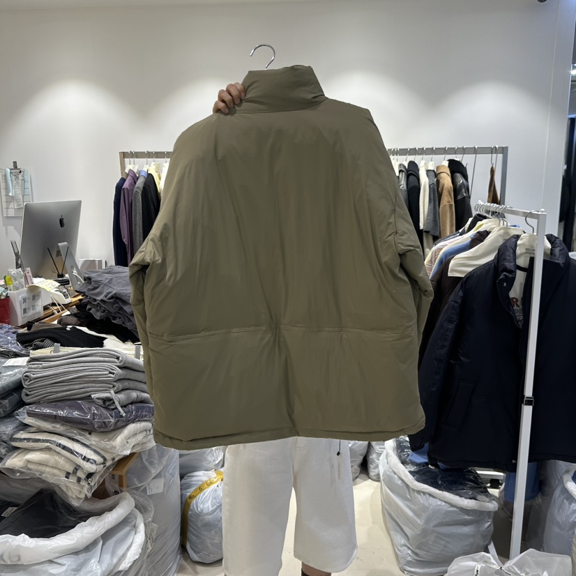 HELVETICA東大門直郵26秋冬立領短款羽絨服口袋立領羽絨填充寬HELVETICA短款羽絨服