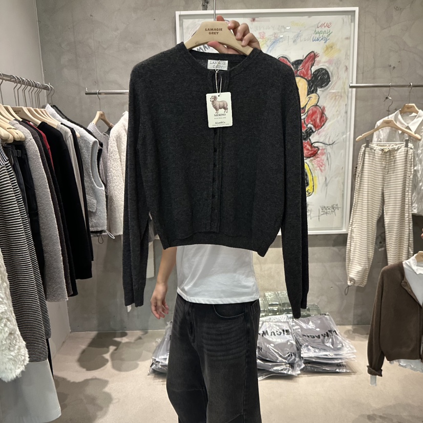 LAMAGIEPIE/LAMAGIE GREY韓國代購26秋冬短款圓領針織開衫單排LAMAGIEPIE/LAMAGIE GREY開衫圖色2墨色