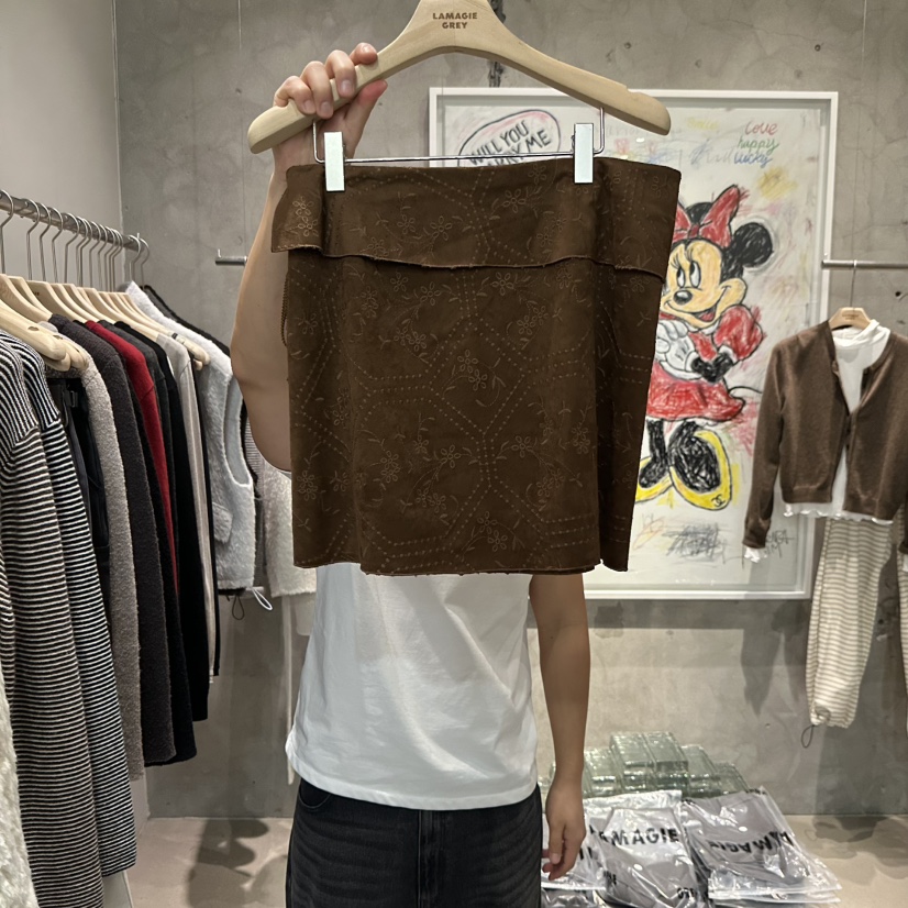 LAMAGIEPIE/LAMAGIE GREY東大門直郵26秋冬復古刺繡麂皮絨中短LAMAGIEPIE/LAMAGIE GREY半身裙/中短裙圖色1