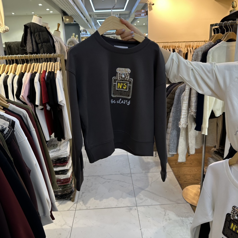 COCO HOLIC韓國代購26秋冬圓領香水瓶刺繡衛衣刺繡圓領運動COCO HOLIC衛衣圖色2墨色