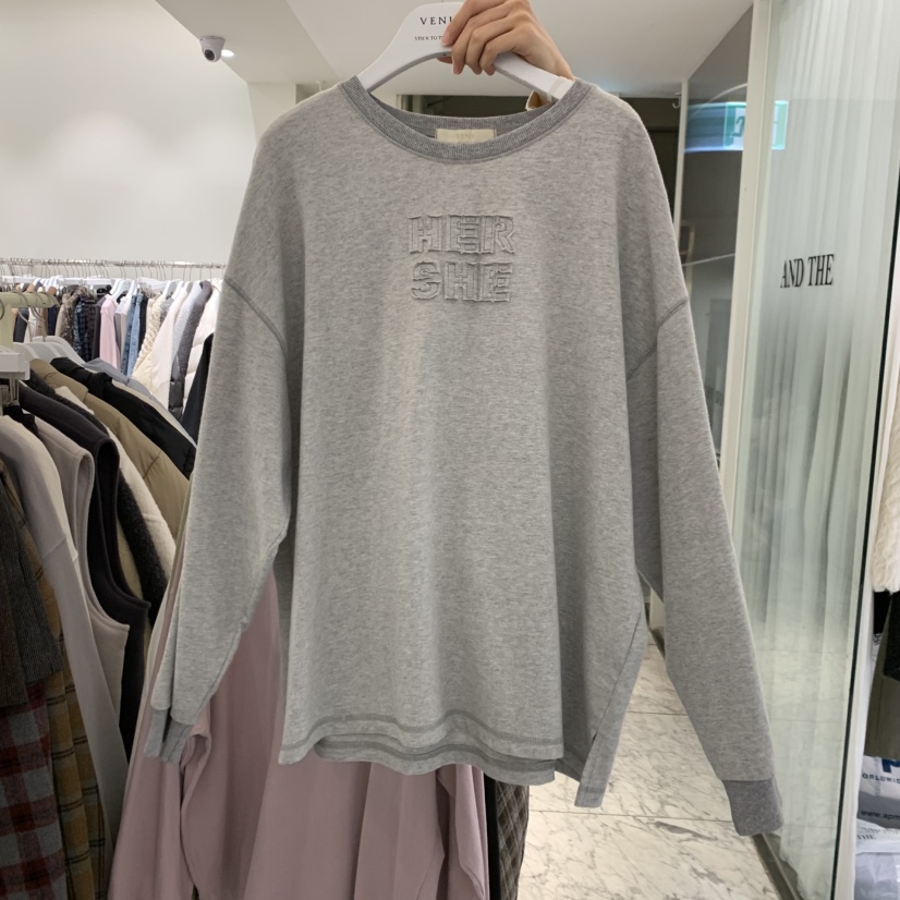 VENIR-A韓國代購26秋冬立體刺繡圓領長袖T恤字母刺繡落肩圓領VENIR-A長袖T恤圖色2