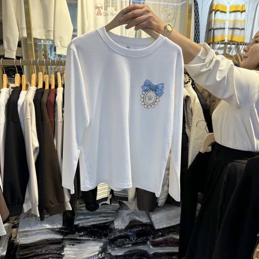 COCO HOLIC東大門實拍26秋冬圓領長袖T恤蝴蝶結裝飾珍珠絲帶圓COCO HOLIC長袖T恤圖色1