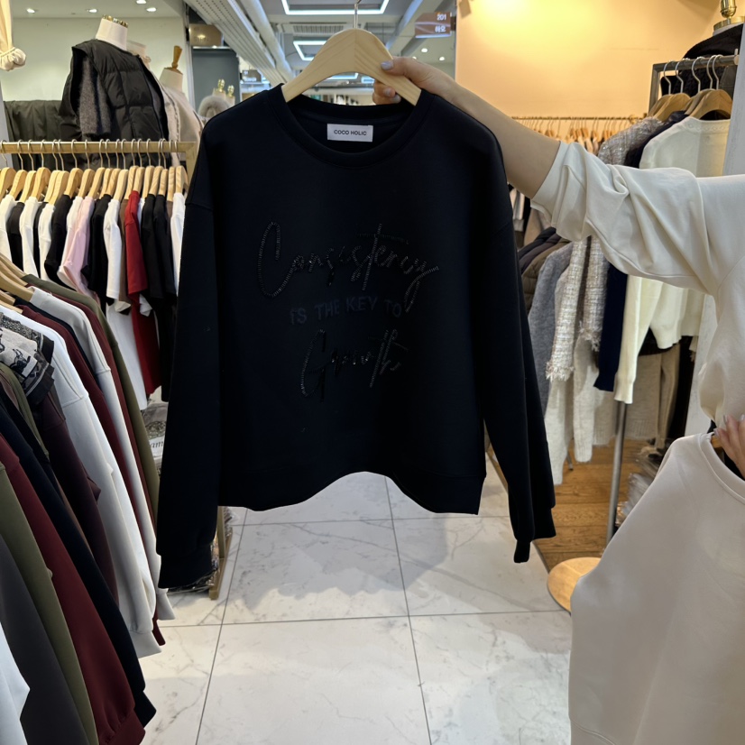 COCO HOLIC韓國代購26秋冬刺繡字母圓領衛衣字母落肩圓領COCO HOLIC衛衣圖色4黑色