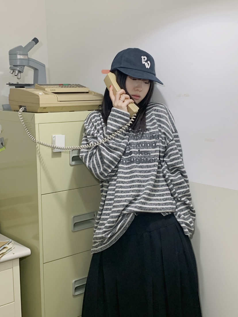 MOMENTUM韓國直郵26秋冬字母條紋落肩T恤長袖T恤字母落肩圓領MOMENTUM長袖T恤