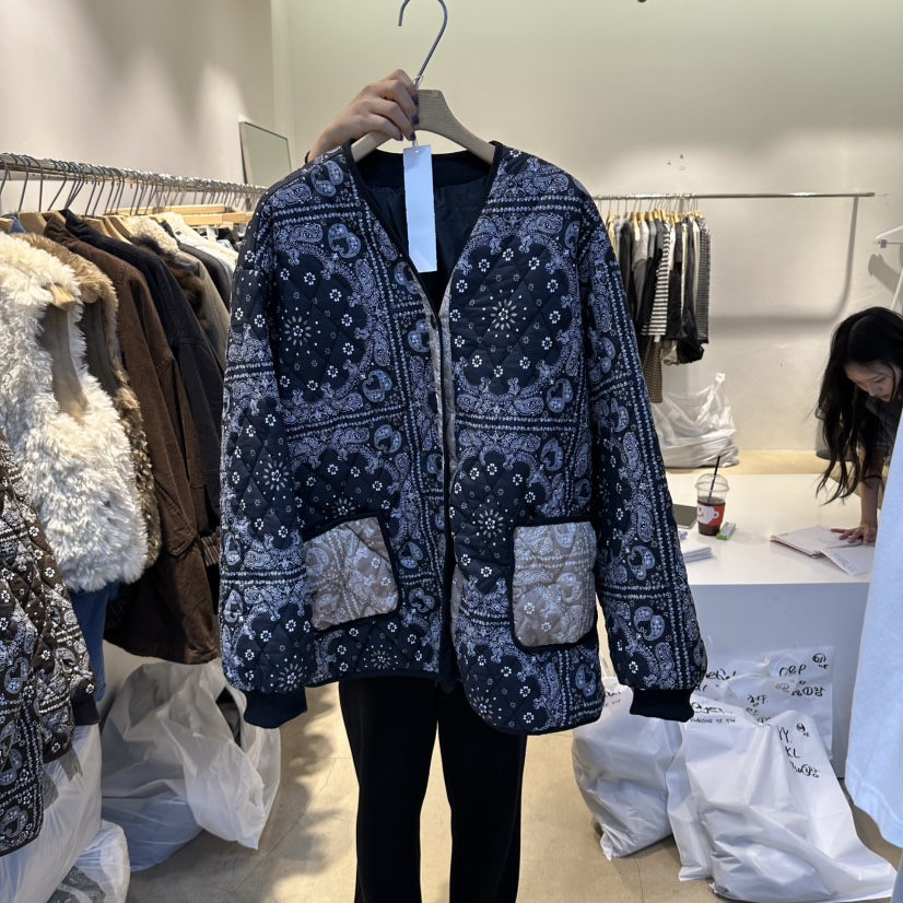 eyeful東大門直郵26秋冬復古腰果花絎縫棉服短款棉服V領花紋開eyeful短款棉服圖色1黑色