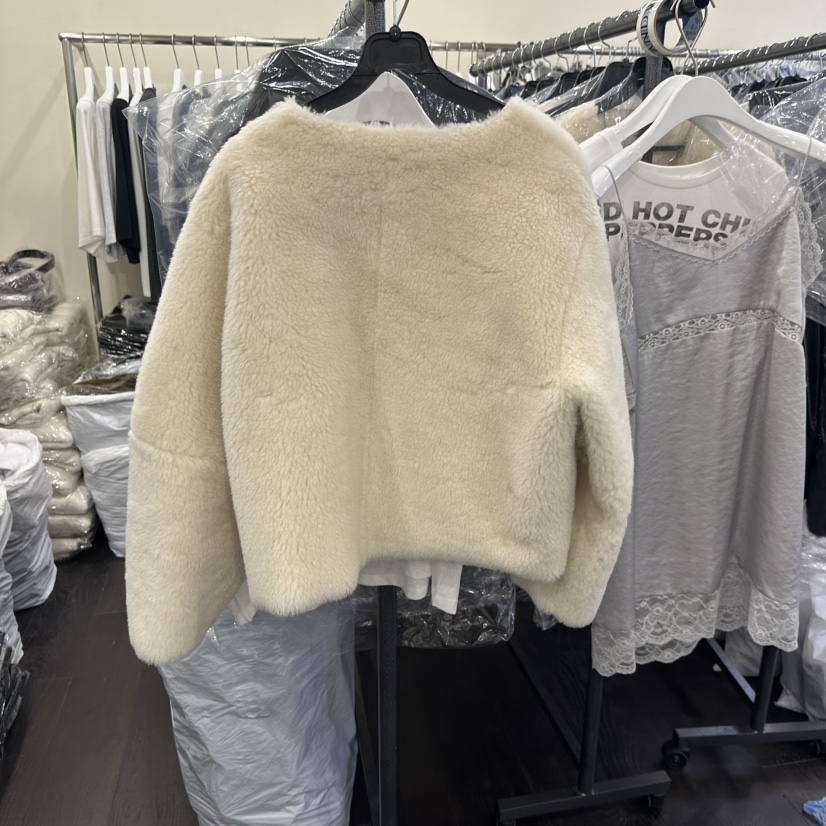 OUTFIT/SOAP AMD WATER東大門實拍26秋冬毛絨短款開襟夾克V領OUTFIT/SOAP AMD WATER夾克
