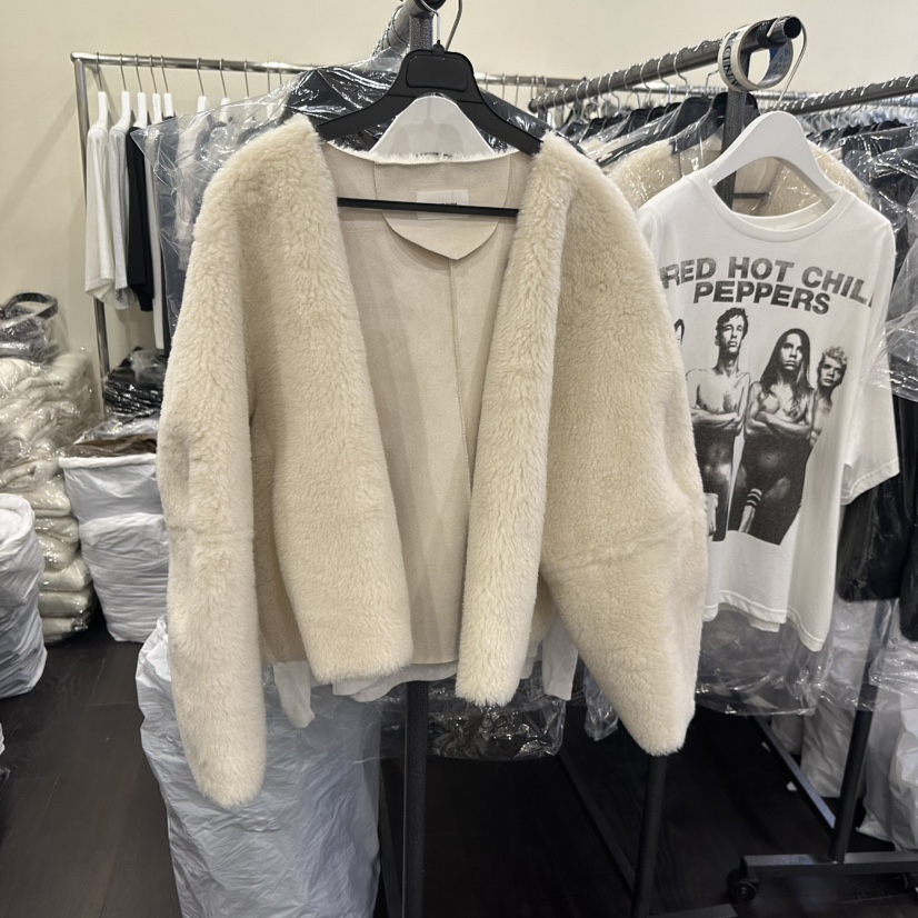 OUTFIT/SOAP AMD WATER東大門實拍26秋冬毛絨短款開襟夾克V領OUTFIT/SOAP AMD WATER夾克圖色1