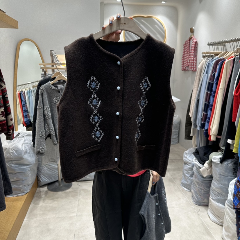 NEAR韓國代購26秋冬刺繡圓領無袖針織馬甲單排扣刺繡圓領無袖NEAR馬甲圖色2