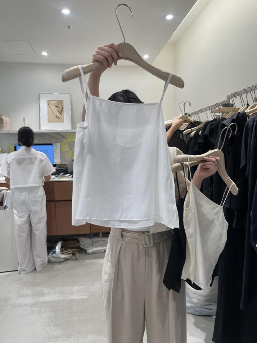 W AND J韓國直郵東大門實拍女裝新品推薦真品職業吊帶背心W AND J吊帶/背心