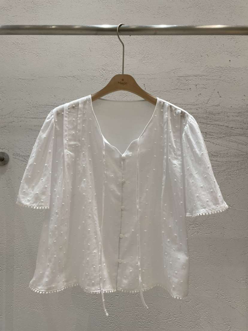 Magie韓國直郵東大門實拍女裝新款24春夏推薦襯衫蕾絲衫蕾絲VI A襯衫/蕾絲衫