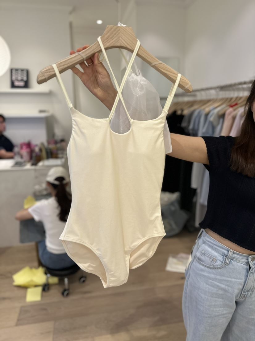 riette韓國直郵東大門實拍女裝新品休閑24春夏熱賣職業泳裝VEGETABLE泳裝