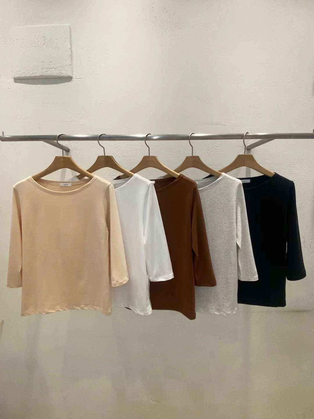 라떼韓國直郵東大門代購女裝新品職業推薦24秋冬熱賣人氣T恤Latte_T恤