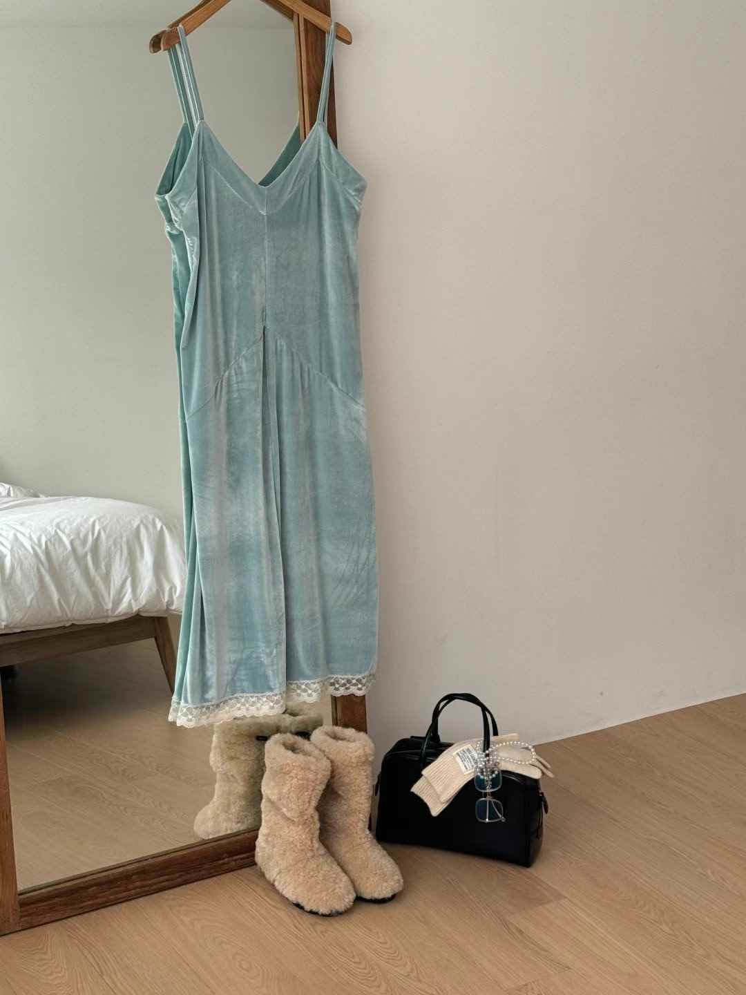 GLOSSY東大門直郵女士新品職業推薦時尚真品連衣裙天鵝絨蕾絲GLOSSY連衣裙