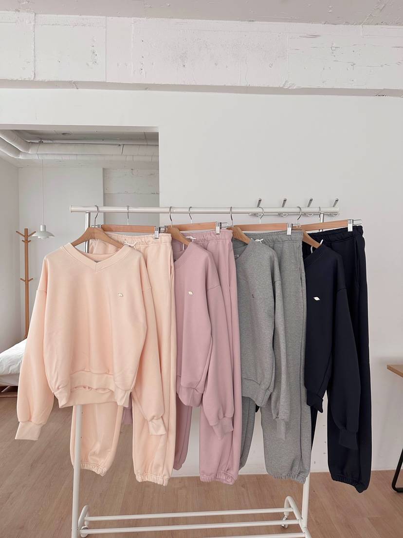 FORMSTUDIO東大門直郵女裝新品真品休閑熱賣25春夏套裝V領高領FORMSTUDIO套裝