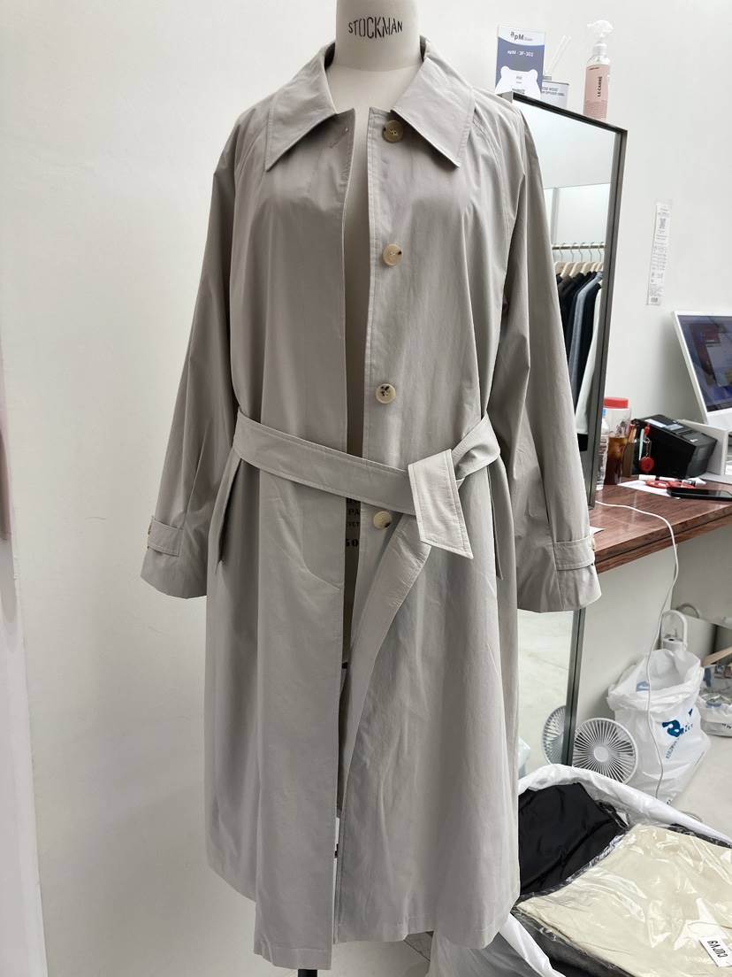 CURVY東大門實拍女裝新品人氣職業推薦時尚熱賣長款風衣含腰帶CURVY長款風衣