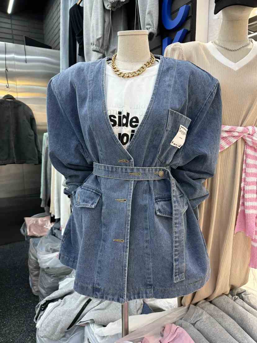 BLACK BABI韓國直郵㊣東大門實拍女裝新品人氣熱賣夾克含腰帶BLACK BABI夾克