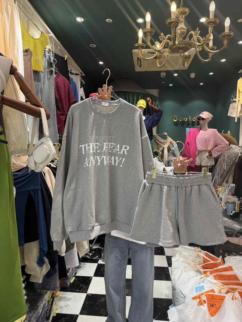 3COLOR（此品牌名稱會遭售假投訴，建議淘寶店鋪商品名稱中不要使用）韓國直郵㊣東大門實拍女裝新品熱賣套裝Three color套裝