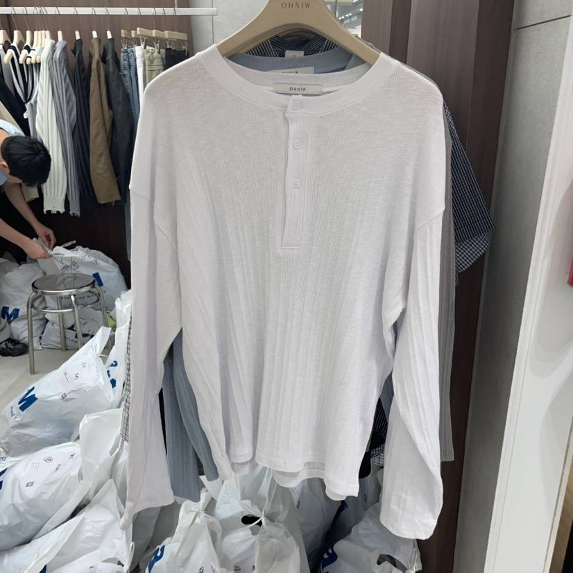 OHNIW韓國代購女裝新品時尚推薦25春夏熱賣真品休閑職業T恤OHNIW-男裝T恤