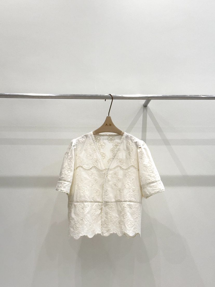 AUTUMN BEIGE PLUS韓國直郵女裝新款真品25春夏襯衫蕾絲衫A.b/AUTUMN BEIGE-無襯衫/蕾絲衫