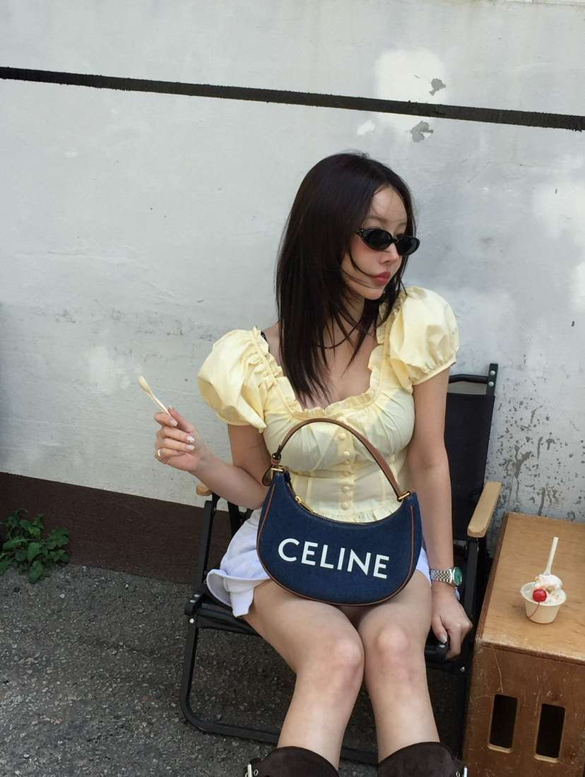 REVE CITE-L韓國直郵女士新款25春夏真品襯衫蕾絲衫荷葉邊REVE CITE襯衫/蕾絲衫