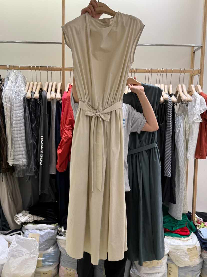 EUM韓國直郵㊣女裝新品休閑25春夏推薦人氣時尚連衣裙含腰帶EUM連衣裙