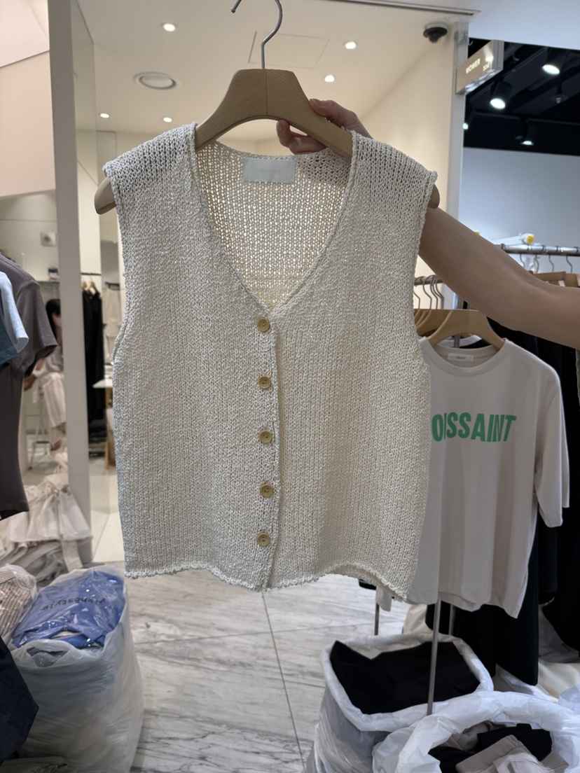 YIKHO STYLE韓國直郵㊣東大門實拍女裝新品推薦馬甲奶油色YIKHO STYLE馬甲