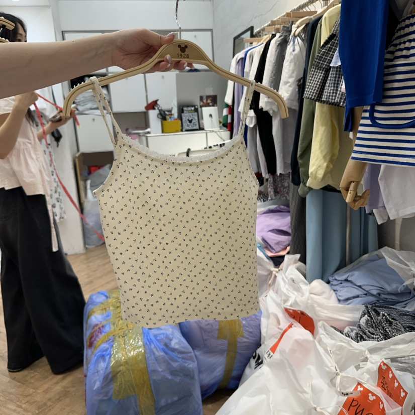 DE LINE韓國直郵㊣女裝新品推薦時尚職業25春夏熱賣吊帶背心DE LINE吊帶/背心