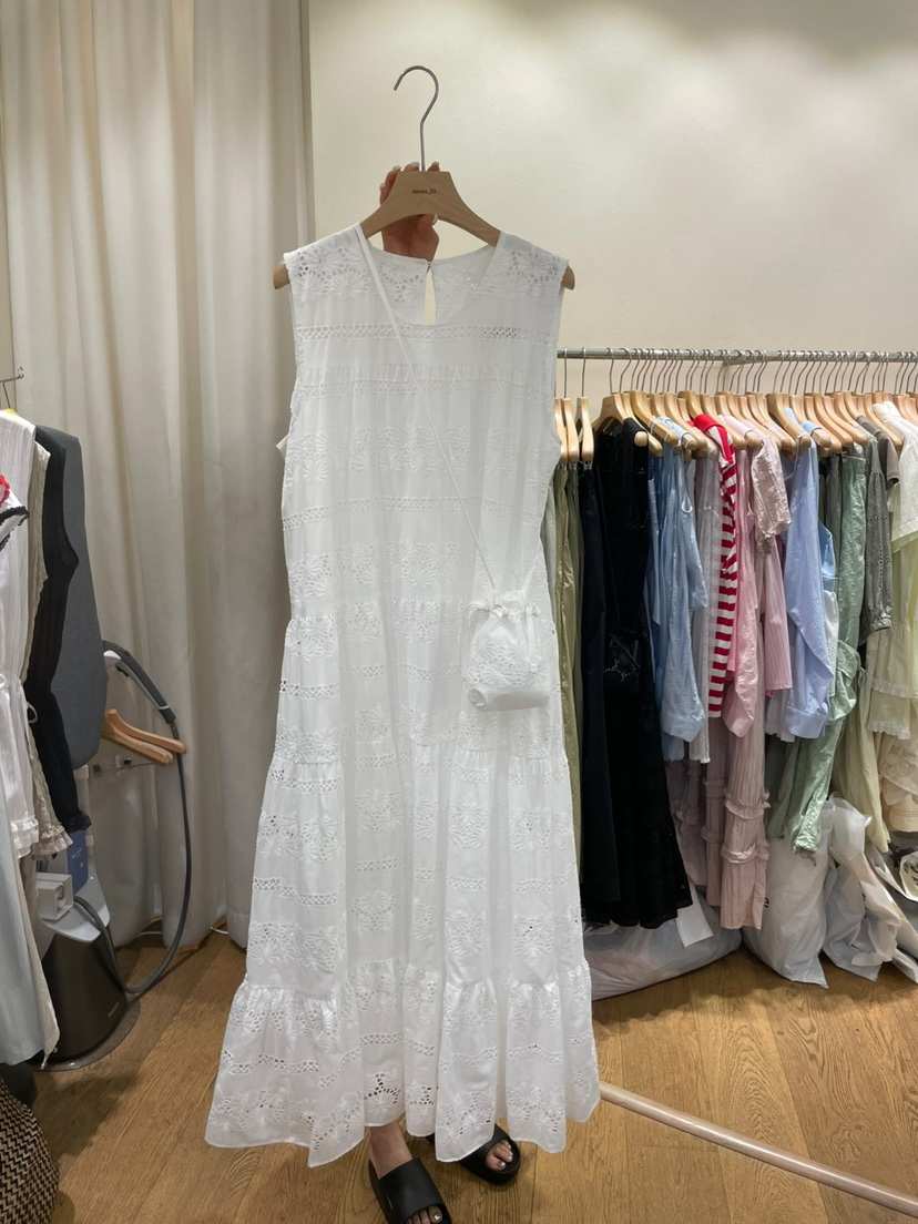 AUVERFIT東大門㊣實拍女裝新款真品25春夏時尚連衣裙含包蕾絲AUVERFIT連衣裙
