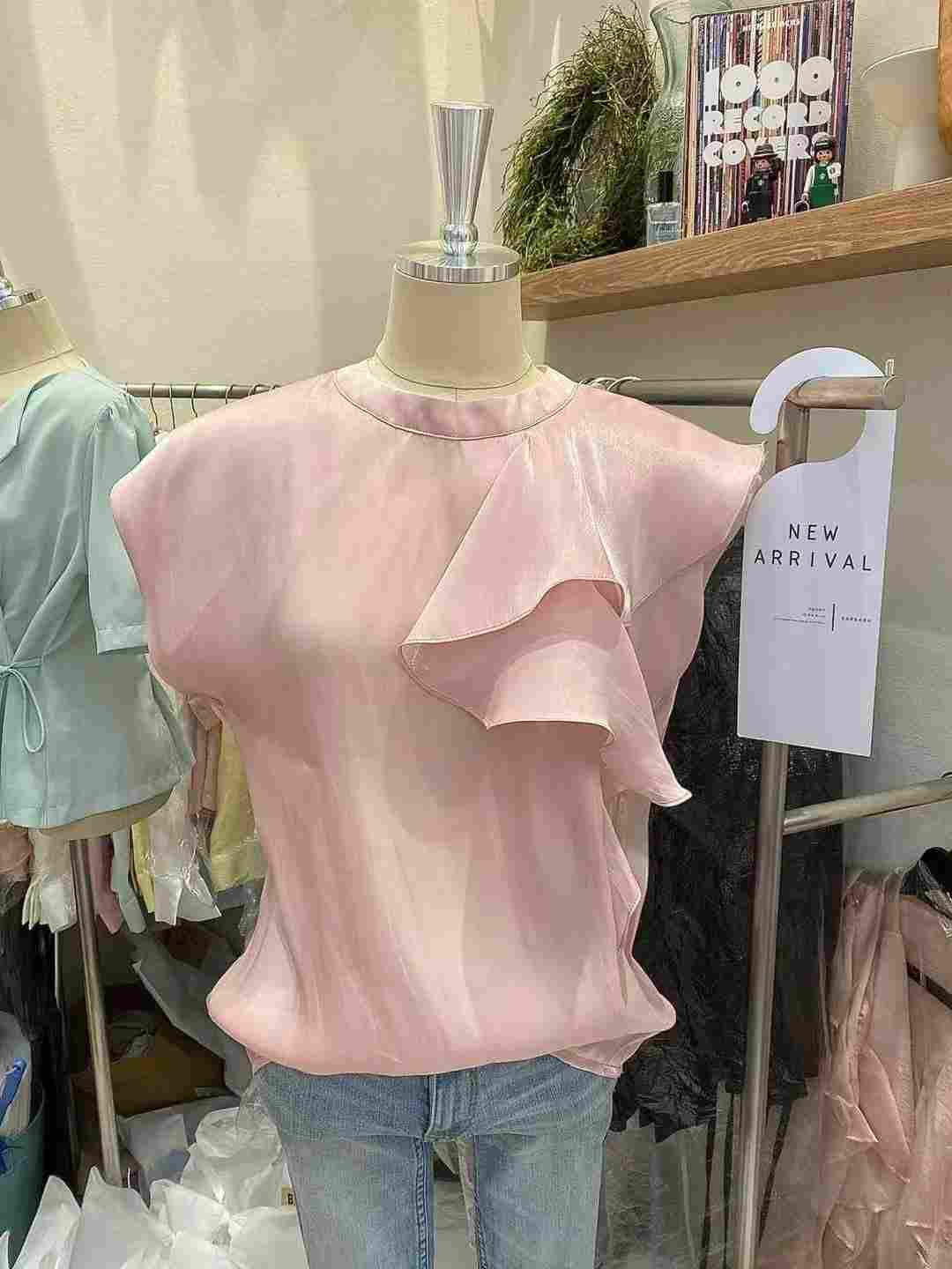 THE BARBARA韓國代購㊣女裝新品推薦熱賣襯衫蕾絲衫荷葉邊THE BARBARA襯衫/蕾絲衫