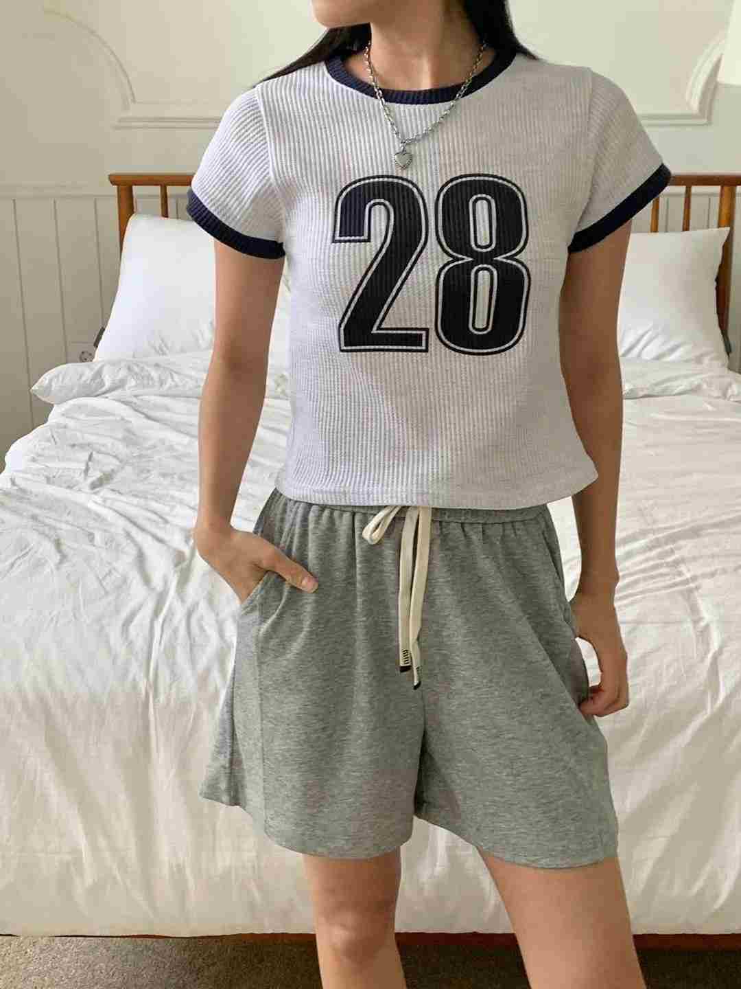 FIRST MOON韓國直郵㊣女裝新款25春夏時尚推薦職業熱賣T恤FIRST MOONT恤
