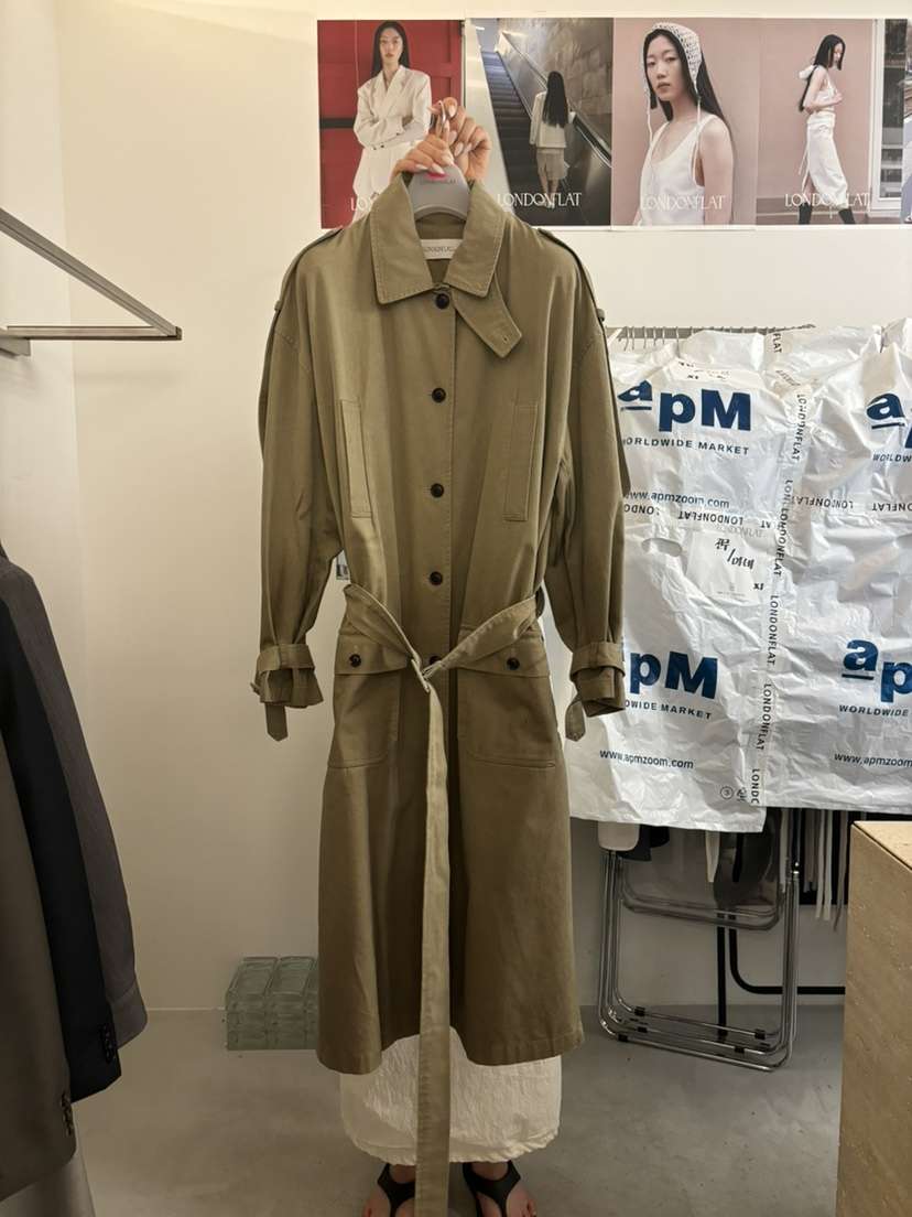 LONDON FLAT東大門㊣實拍女裝新品職業時尚長款風衣含腰帶LONDON FLAT長款風衣