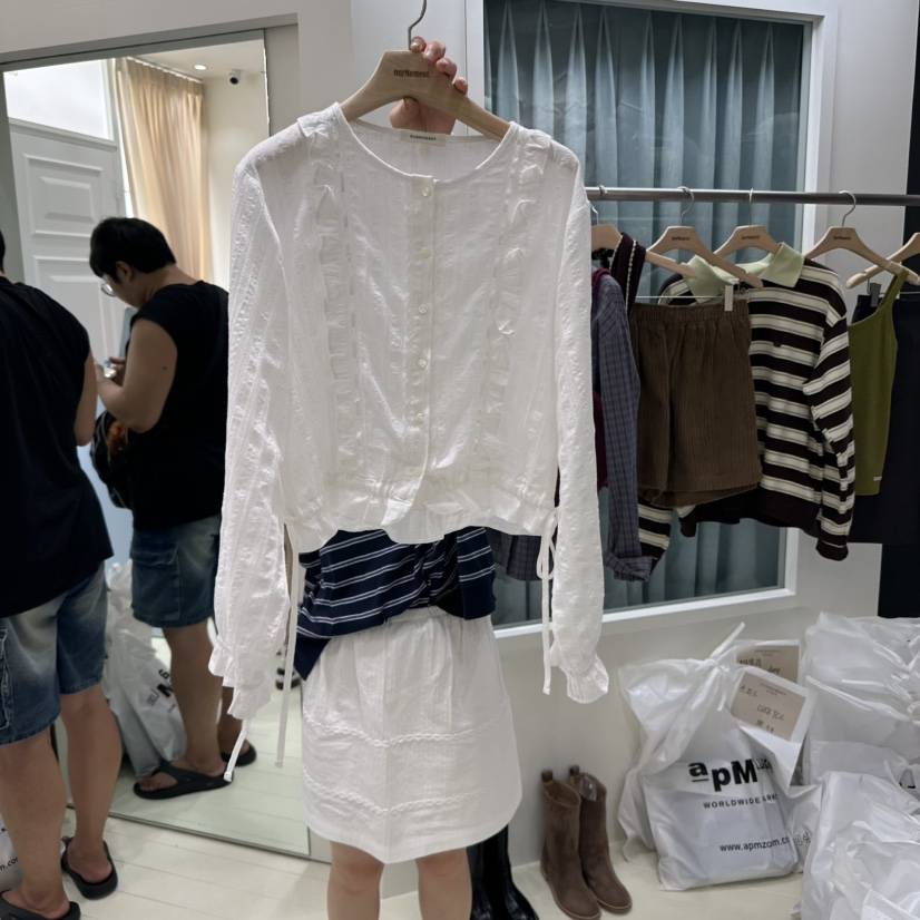 OURMOMENT東大門㊣直郵女士新款時尚推薦真品熱賣襯衫蕾絲衫OURMOMENT襯衫/蕾絲衫