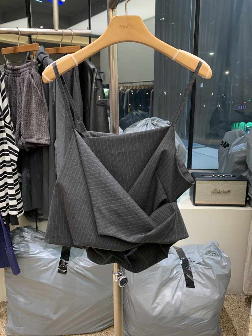 VAARA韓國直郵㊣女裝新品時尚職業熱賣真品25秋冬休閑吊帶背心VAARA吊帶/背心