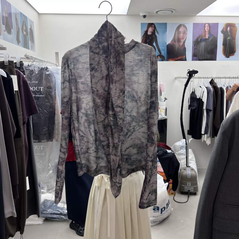 SOLD OUT韓國直郵㊣女裝新款人氣25秋冬熱賣長袖T恤含圍巾SOLD OUT長袖T恤
