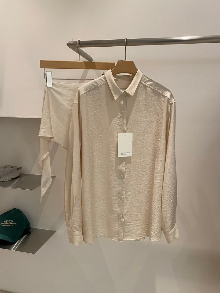 BOUTIQUE SEOUL-P東大門㊣直郵女士新款人氣襯衫蕾絲衫不含圍巾套裝ANDMORE BUTTON襯衫/蕾絲衫