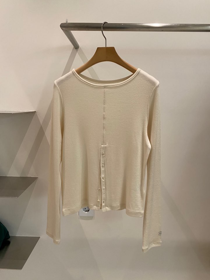 BOUTIQUE SEOUL-P韓國代購㊣女裝新款時尚25秋冬長袖T恤雙面ANDMORE BUTTON長袖T恤