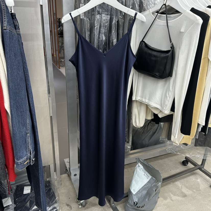 HELVETICA東大門㊣實拍女裝新款熱賣人氣連衣裙不含腰帶緞面HELVETICA連衣裙