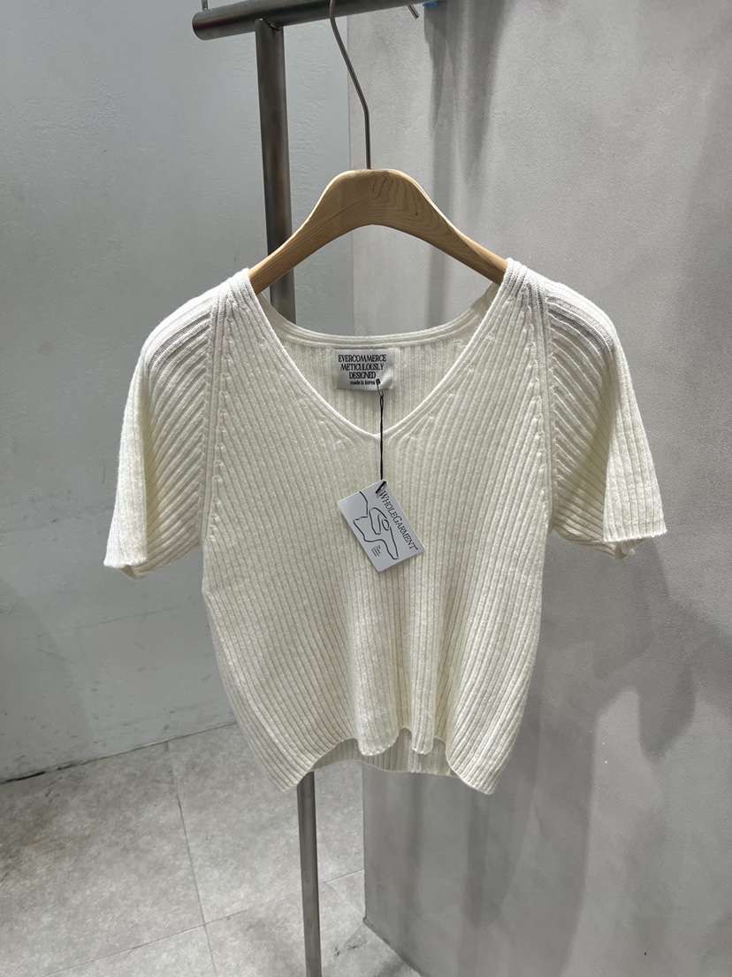 EVERCOMMERCE METICULOUSLY DESIGNED東大門㊣直郵女裝新品熱賣針織衫EVERCOMMERCE針織衫
