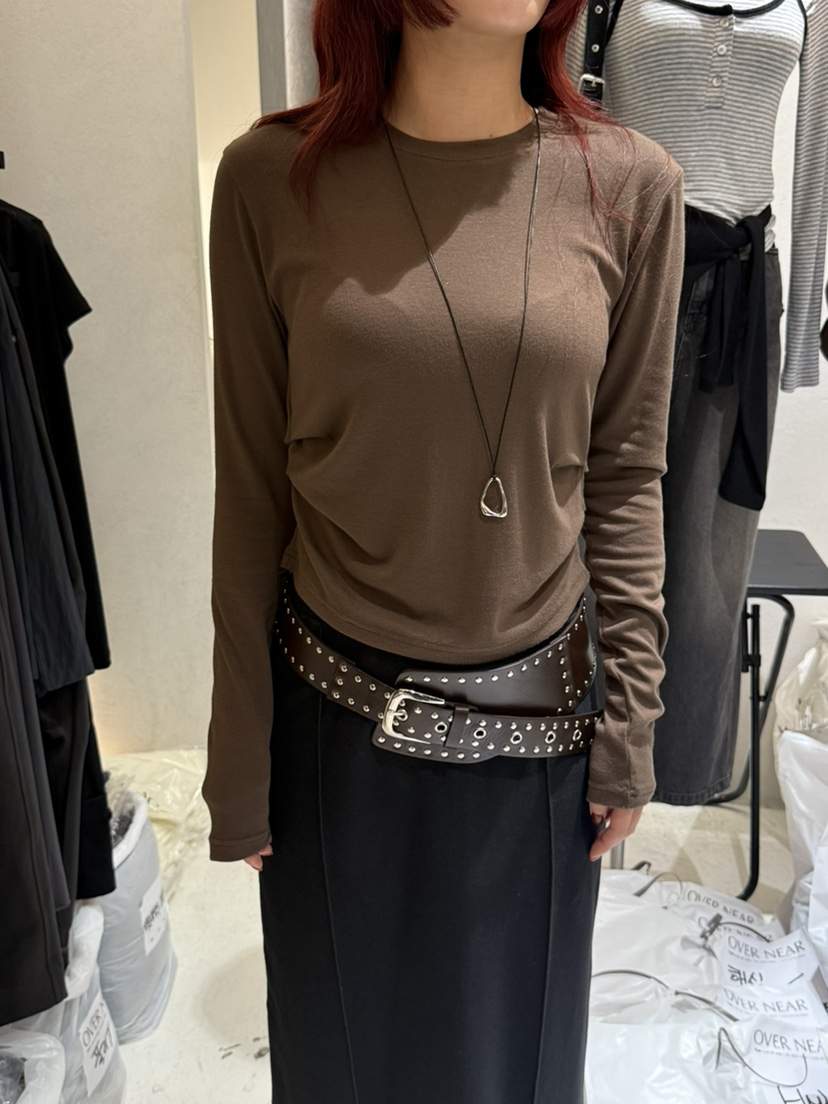 OVER NEAR東大門㊣實拍女裝新款25秋冬時尚推薦熱賣長袖T恤OVER NEAR長袖T恤