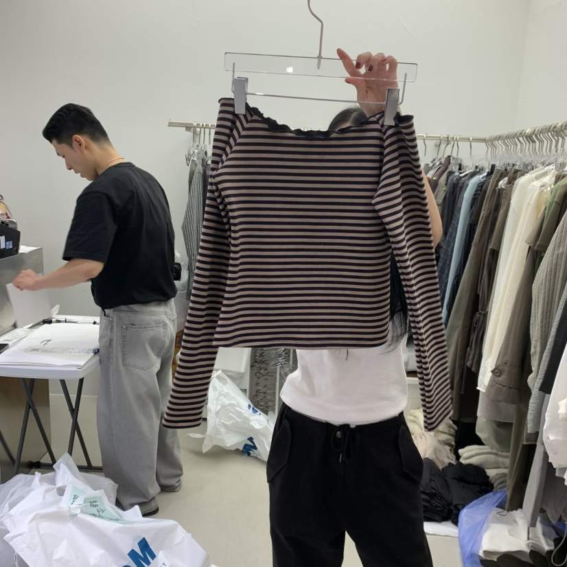 PADO東大門㊣實拍女裝新款人氣熱賣時尚25秋冬真品長袖T恤露肩PADO長袖T恤