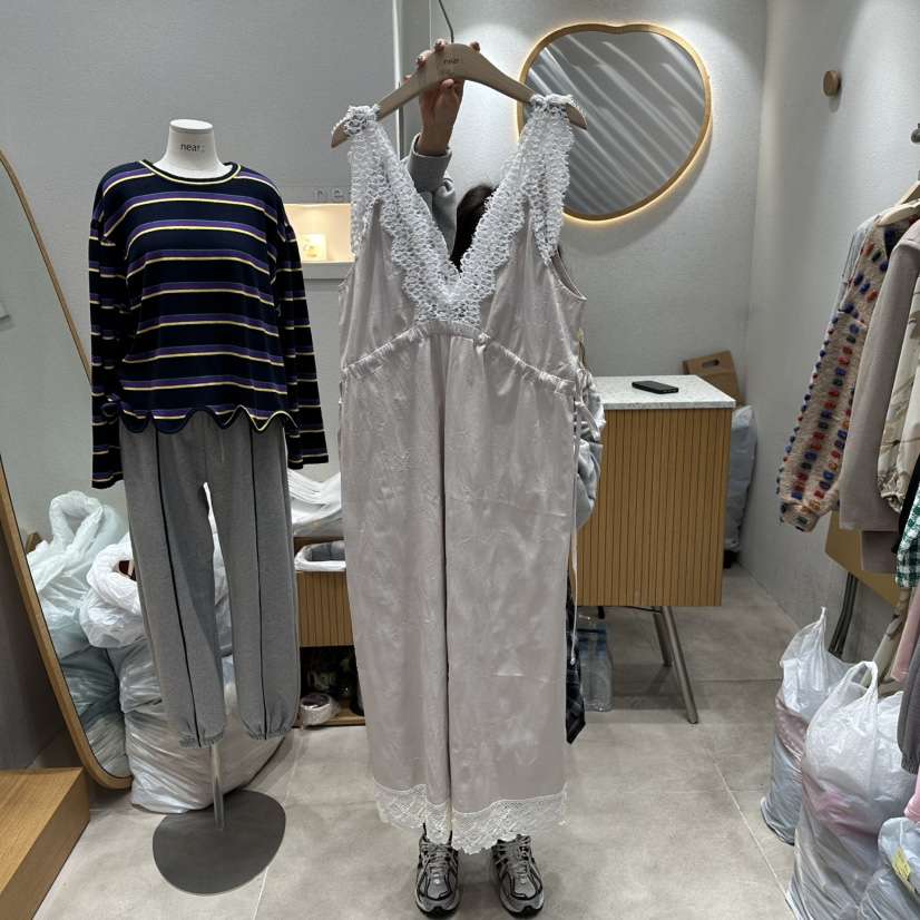 NEAR東大門㊣實拍女裝新款25秋冬真品時尚熱賣推薦連衣裙蕾絲NEAR連衣裙