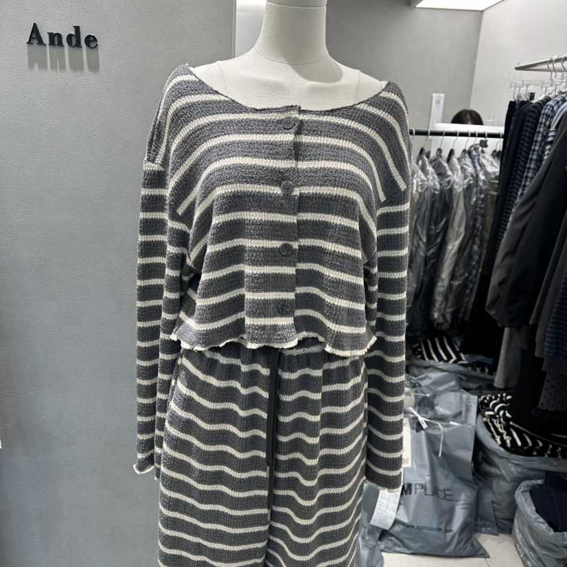 ANDE東大門㊣實拍女裝新品25秋冬時尚休閑職業長袖T恤單排扣Ande長袖T恤