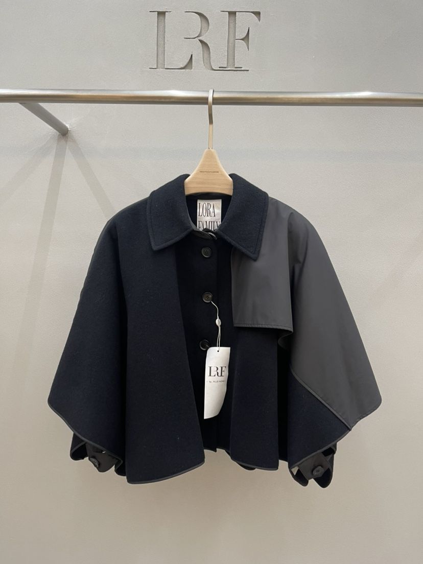 PLUS HONG-P東大門㊣實拍女裝新款推薦時尚短款大衣斗篷羊毛LORA FAMILY/PLUS HONG短款大衣