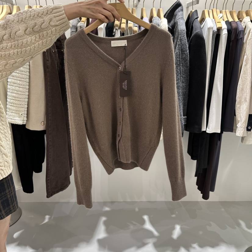 AHOY韓國代購㊣女士新款推薦25秋冬職業熱賣針織衫V領浣熊開衫AHOY針織衫