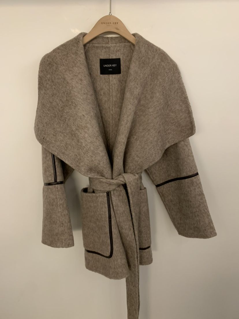 UNDER KEY東大門㊣直郵女士新款休閑短款大衣含腰帶羊毛絲綢UNDER KEY短款大衣
