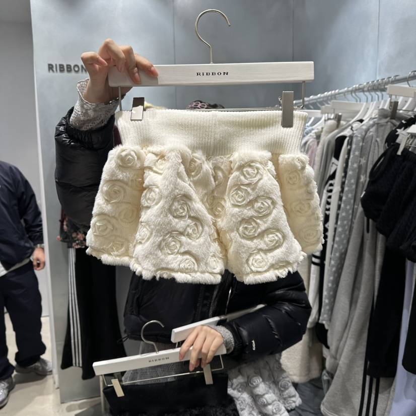 RIBBON東大門㊣實拍女士新款25秋冬職業熱賣時尚推薦短褲皮草RIBBON短褲