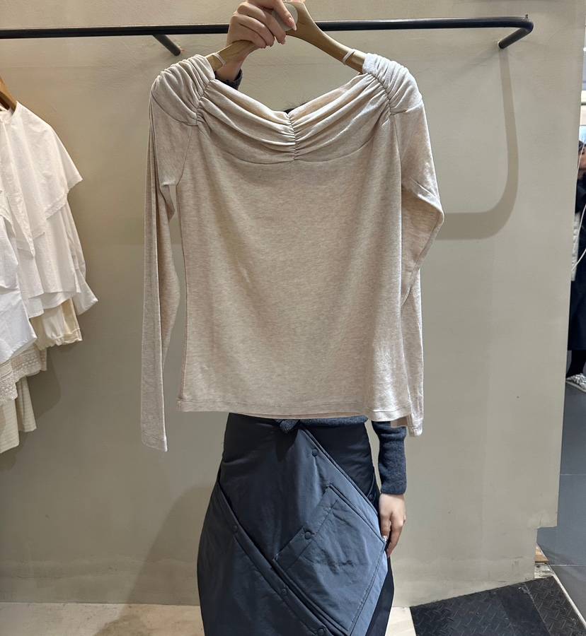 ERIA東大門㊣代購女士新款職業人氣25秋冬時尚長袖T恤褶皺露肩ERIA/HUE長袖T恤